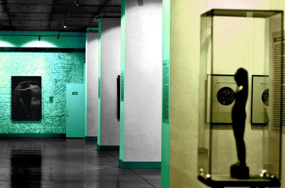 Contemporary vs Modern Art: The Difference, Explained
